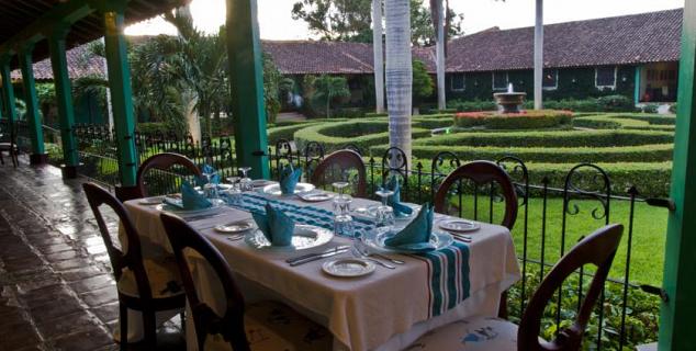 Al Fresco Dining