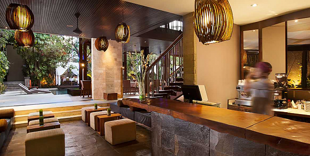 Bar & Lounge