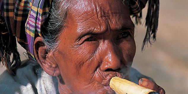 Cheroot smoking
