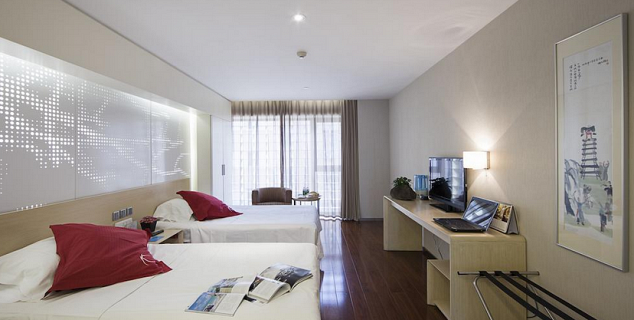 Courtyard Room