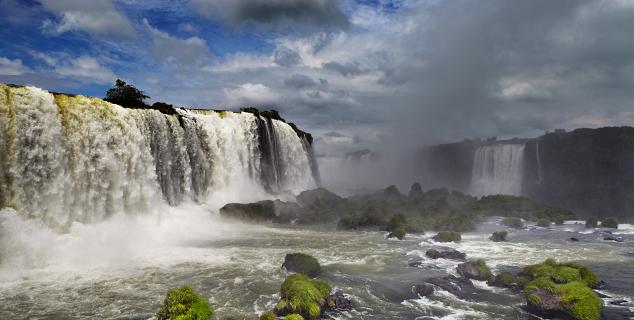 Mighty Iguaçu Falls