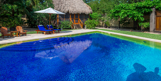 Poolside Garden View Cottage