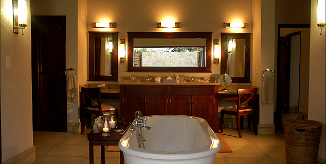 Savannah Suite bathroom